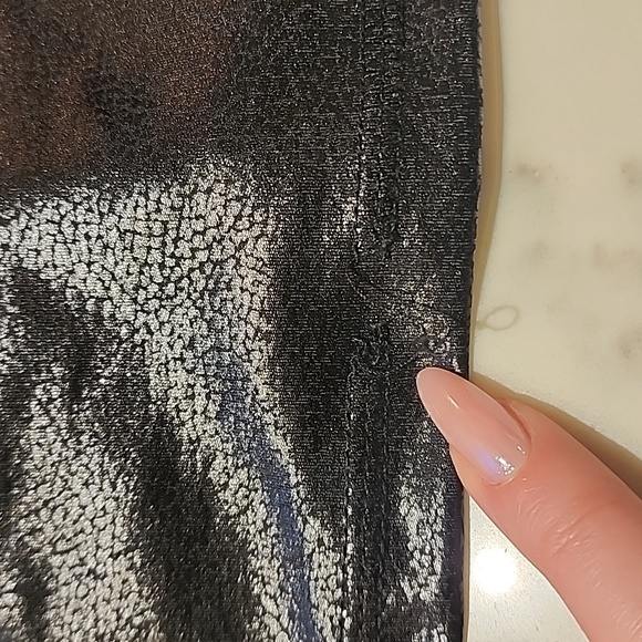 ✨️3/$20 - Joe Fresh faux leather snake skin black long crop style sports bra - Picture 4 of 4